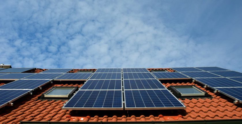 Lákají vás solární panely, ale bojíte se složité instalace?