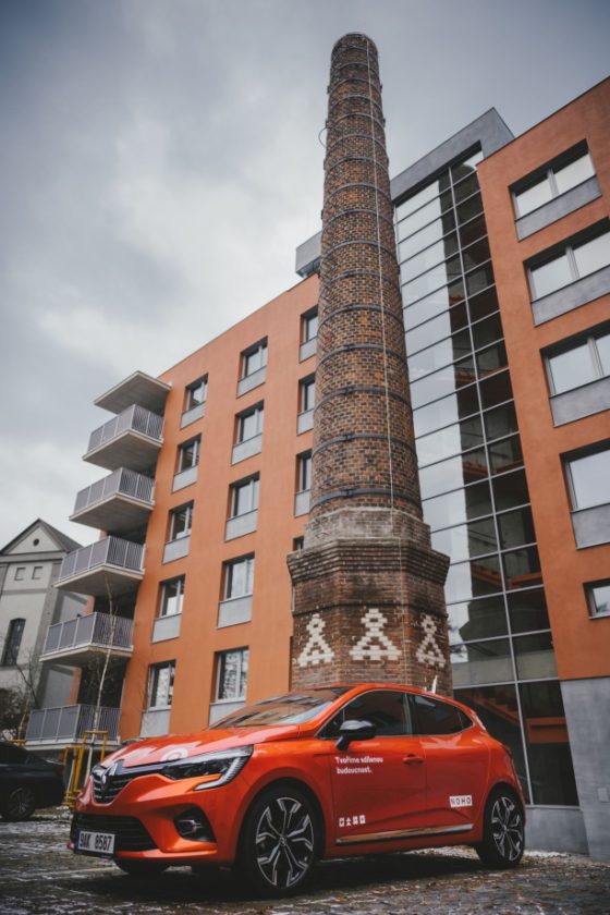 První spolupráce carsharingu a developera – obyvatelé pasivního bytového domu Cihlovka získají „své“ sdílené auto