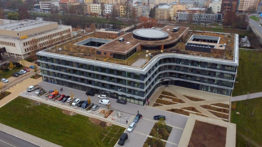 Pracoviště budoucnosti? Estetická a úsporná centrála ČSOB v Hradci Králové patří k nejmodernějším v Evropě