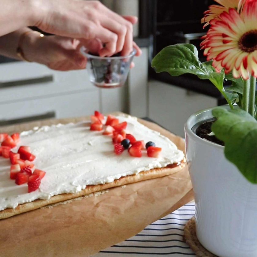 Recept: Bezlepková roláda s jahodami