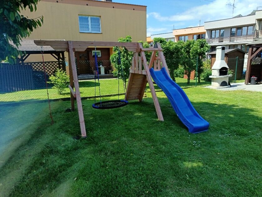 Dobře zařízená zahrada potěší dospělé i děti