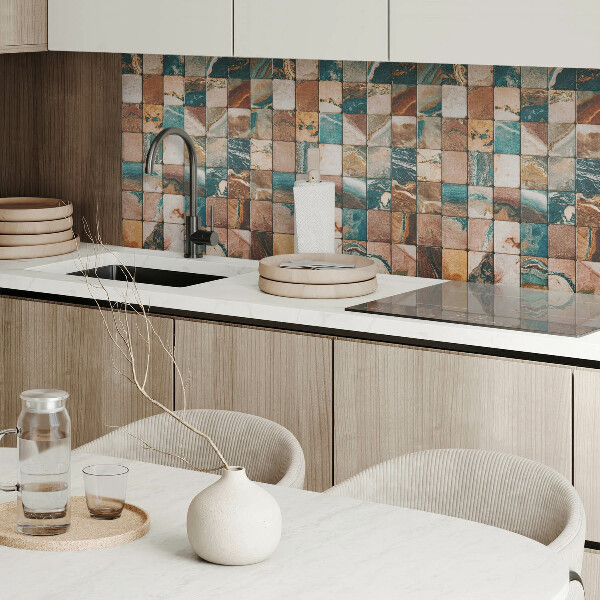 Jak proměnit kuchyni za jedno odpoledne? Samolepicí obklady jsou hitem moderních renovací