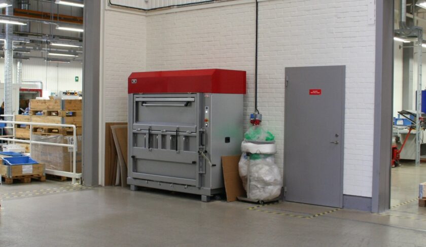 Jak paketovací lis dokáže zjednodušit nakládání s odpadem ve firmě?