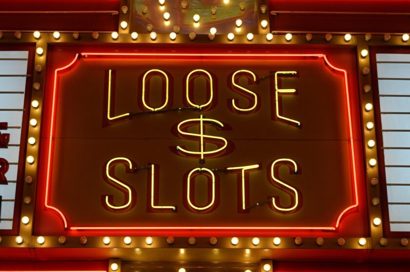 Proč nás tolik přitahují jackpoty? Za milionovými výhrami v online casinu se skrývá zajímavá matematika