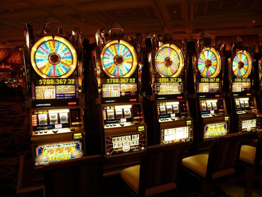 Proč nás tolik přitahují jackpoty? Za milionovými výhrami v online casinu se skrývá zajímavá matematika