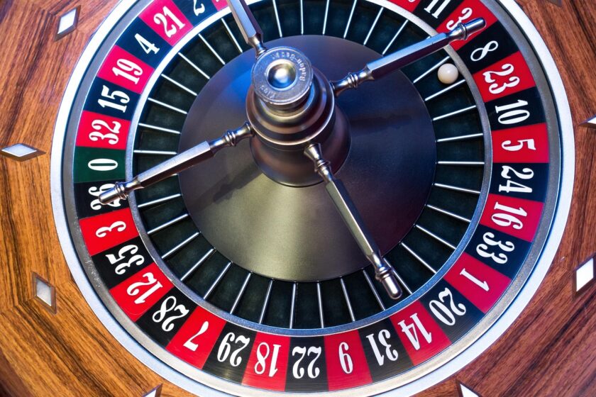 Proč nás tolik přitahují jackpoty? Za milionovými výhrami v online casinu se skrývá zajímavá matematika